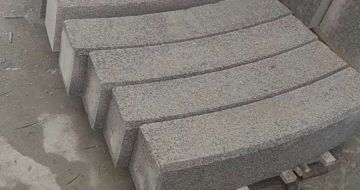 沧州芝麻白弧形路牙石