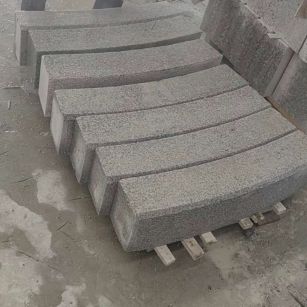 沧州芝麻白弧形路牙石
