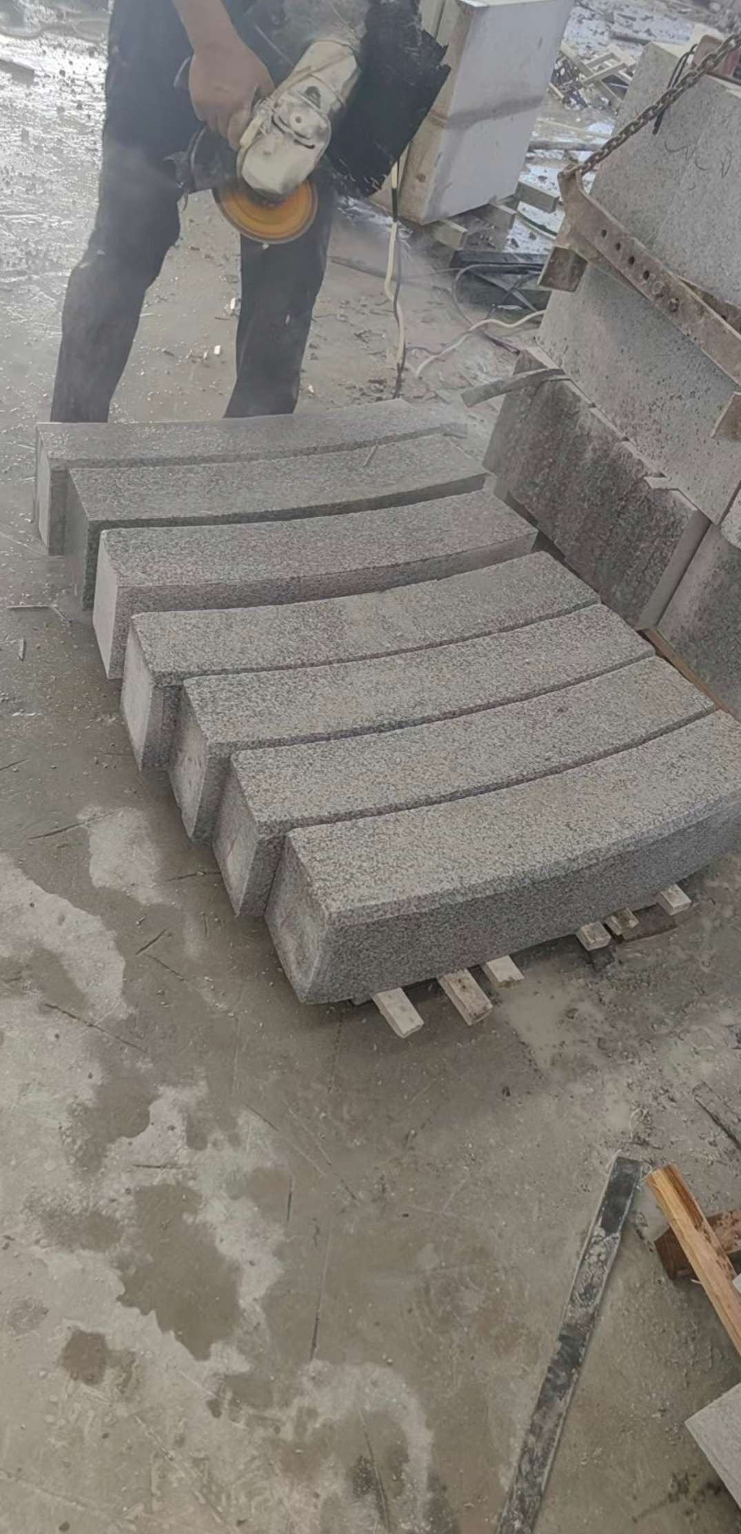 沧州芝麻白弧形路牙石